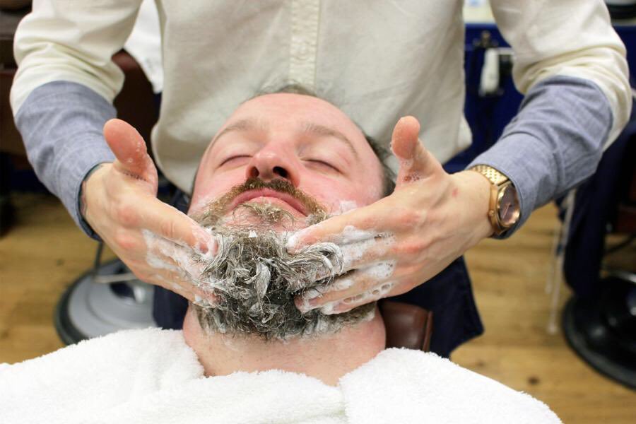 Lava tu Barba con Cuidado los Primeros Días